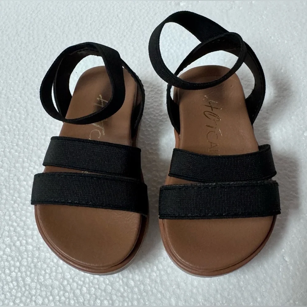 Hot Cakes Black Strappy Elastic Sandals with Brown Footbed Size 2”Toddler Girls
